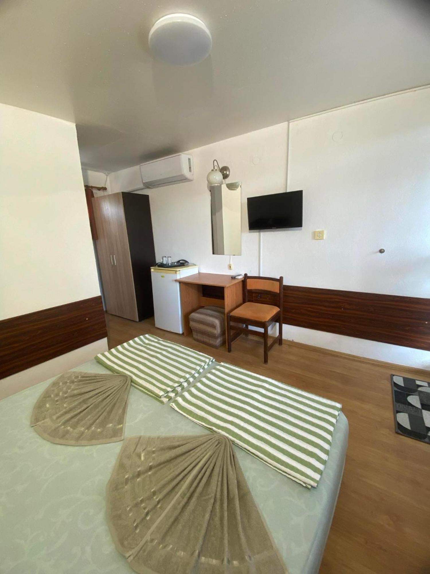 Family Hotel Julian クラネヴォ エクステリア 写真